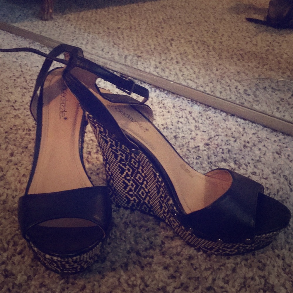 Shoe dazzle wedge
